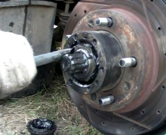 Снятие и установка ступицы переднего колеса УАЗ Патриот