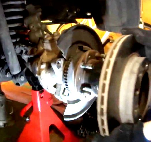 Снятие шкворневого узла и замена шкворней автомобиля УАЗ Патриот