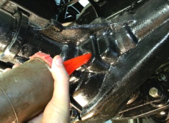 Проверка и замена масла в переднем мосту