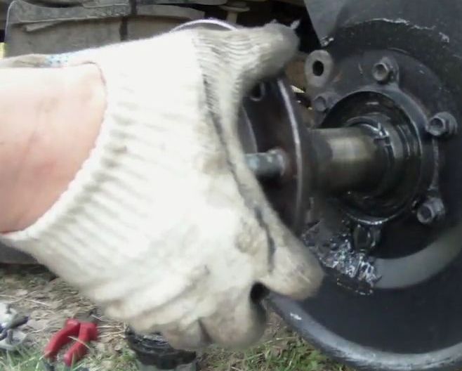 Замена подшипников ступицы переднего колеса УАЗ Патриот