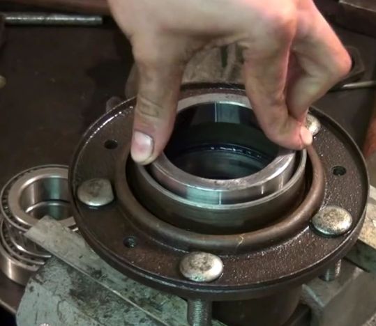 Замена подшипников ступицы переднего колеса УАЗ Патриот
