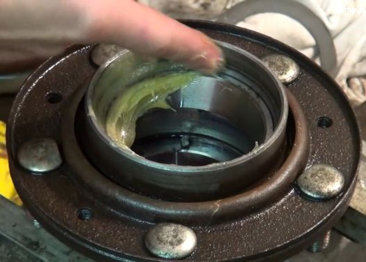 Замена подшипников ступицы переднего колеса УАЗ Патриот