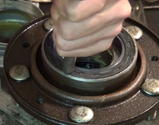 Замена подшипников ступицы переднего колеса УАЗ Патриот