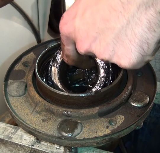 Замена подшипников ступицы переднего колеса УАЗ Патриот