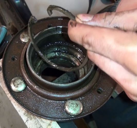 Замена подшипников ступицы переднего колеса УАЗ Патриот