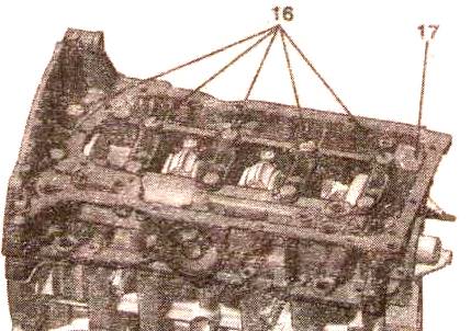 снять крепежные болты