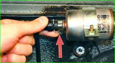 Замена фильтра топливной системы