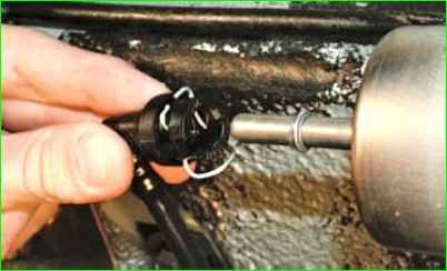 Замена фильтра топливной системы