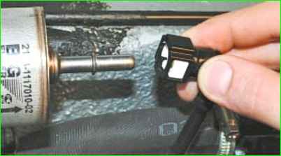 Замена фильтра топливной системы