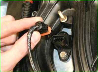 Замена каталитического коллектора двигателя ВАЗ-21126