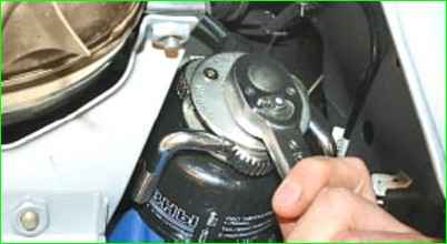 Как заменить масло и фильтр двигателя