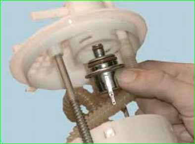 Замена регулятора давления топлива