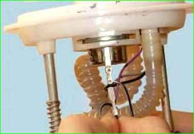 Замена датчика уровня топлива