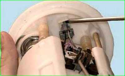 Замена датчика уровня топлива