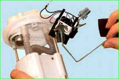 Замена датчика уровня топлива