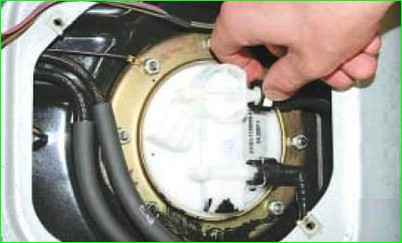 Снятие и установка топливного модуля Лада Приора