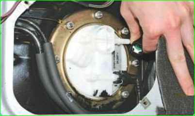 Снятие и установка топливного модуля Лада Приора