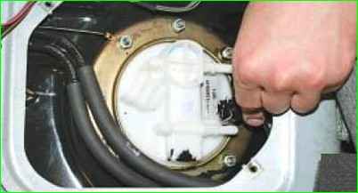 Снятие и установка топливного модуля Лада Приора