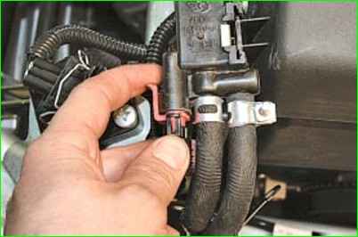 Замена клапана продувки адсорбера