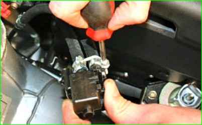 Замена клапана продувки адсорбера