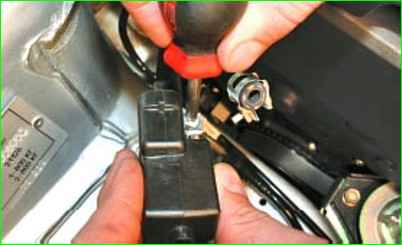 Замена клапана продувки адсорбера