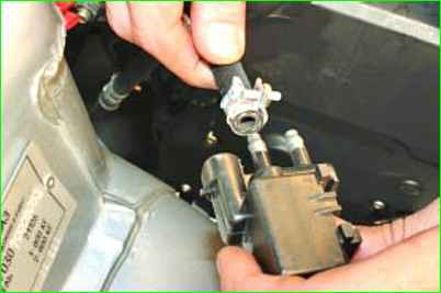 Замена клапана продувки адсорбера