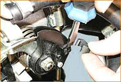 Как заменить трос дроссельной заслонки Лада Приора