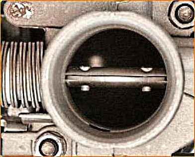 Как заменить трос дроссельной заслонки Лада Приора
