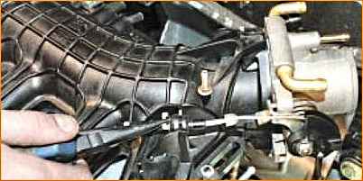 Как заменить трос дроссельной заслонки Лада Приора