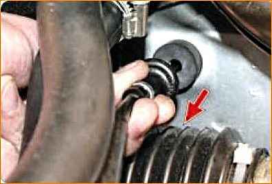 Как заменить трос дроссельной заслонки Лада Приора