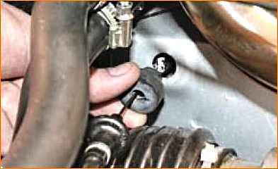 Как заменить трос дроссельной заслонки Лада Приора