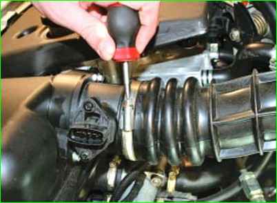 Снятие и установка корпуса воздушного фильтра