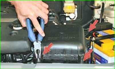 Снятие и установка корпуса воздушного фильтра