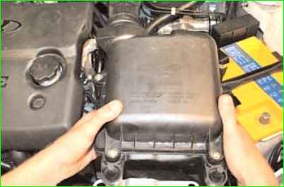 Снятие и установка корпуса воздушного фильтра