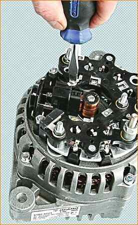 Проверка и замена регулятора напряжения Лада Приора