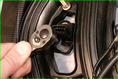 Снятие и установка катушек зажигания