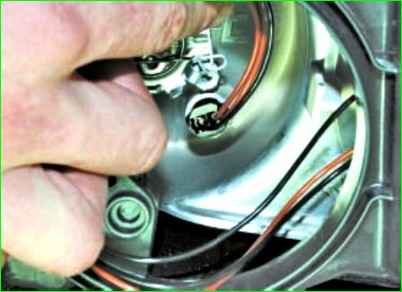 Замена лампочек дальнего света