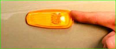 Замена бокового фонаря указателей поворота