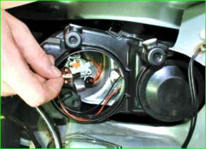 Замена лампочек дальнего света