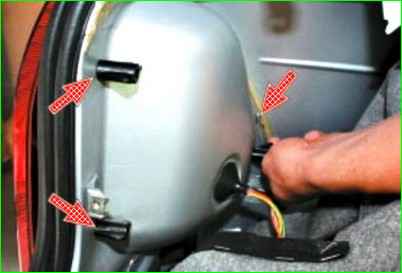 Замена заднего фонаря