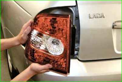 Замена заднего фонаря