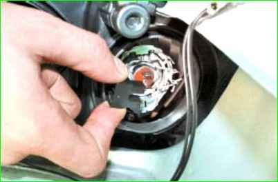 Замена лампочек ближнего света