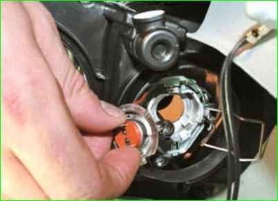 Замена лампочек ближнего света