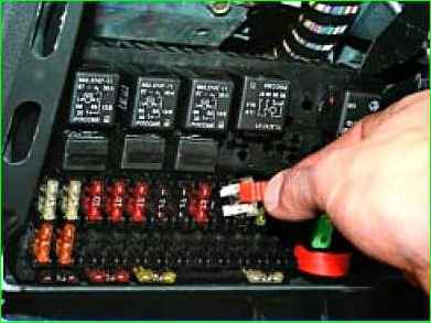 Предохранители и реле монтажного блока