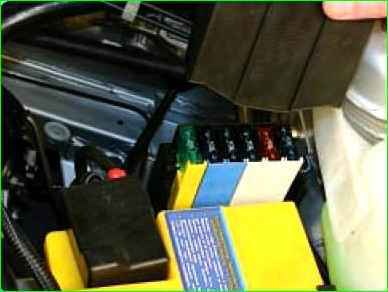 Замена предохранителей основного блока предохранителей