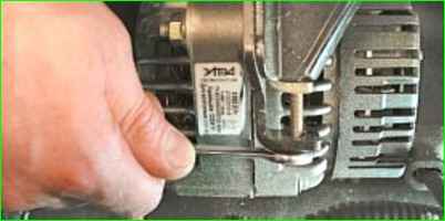 Проверка и замена ремня генератора