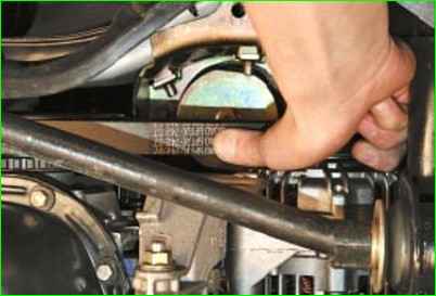 Проверка и замена ремня генератора