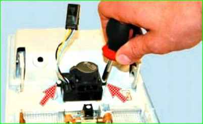 Replacing the interior temperature sensor Lada Priora