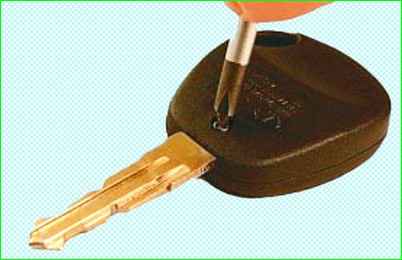 Austausch der Batterie in der Fernbedienung