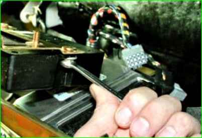 Aus- und Einbau eines Fenstersteuergerätes mit Doppelverglasung